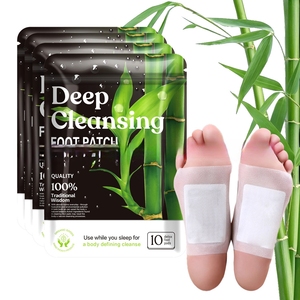 Patchs pour les pieds au sel marin en stock - Vente en gros - Herbes, végétaliens, sans cruauté animale, versions anglaise et coréenne - Product Image 1