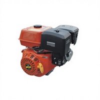 Moteur industriel OHV de 390 cm³ alimentant une machine à souder, sans besoin d'alimentation électrique, pour utilisation sur les chantiers de construction au Ghana.