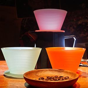ที่กรองกาแฟแบบ Pour Over ขนาด 2-4 ถ้วย ทำจากพลาสติกปลอดภัย ใช้สำหรับชงกาแฟแบบช้าๆ เหมาะสำหรับร้านกาแฟ การเดินทาง และใช้ในบ้าน - Product Image 1