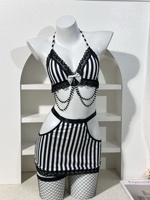 Lingerie de nuit sensuelle pour femme, rayée noir et blanc, avec dentelle érotique, décorations chaînes, soutien-gorge halter et jupe découpée, lingerie intime