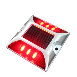 Borneaux routiers solaires carrés Roadsafe étanches IP68 en ABS blanc, flexibles, à haute intensité, réfléchissants prismatiques pour avertissement de circulation - Product Image 1