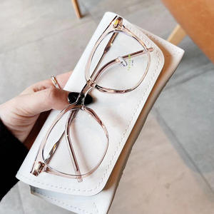 Montura de gafas Qianai Square Tr90 para mujer, lentes de PC con filtro de luz azul, tamaño mediano con diseño de remaches - Product Image 4