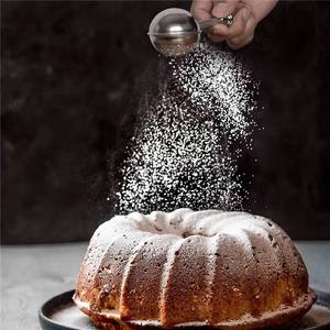 Poussette à farine en acier inoxydable 18/8 pour la pâtisserie, saupoudreur de sucre en poudre, tamis à confiserie, poignée à ressort - Product Image 6