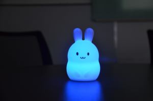 LED USBシリコンアニマルバニーベア常夜灯ミニフクロウペンギンカバ子供のために変化する柔らかい色のランプ - Product Image 4