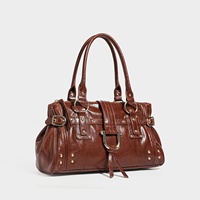 Sac bandoulière grande taille pour femme, style Y2K punk rétro, en cuir PU avec rivets de style gothique. Sac à main de luxe en cuir ciré à l'huile.