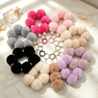 Cordon de téléphone portable en peluche avec perles, bracelet de poignet en peluche, cordon court en peluche, personnalisable, en stock usine
