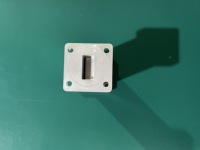 Guide d'ondes en aluminium réglable et personnalisable pour composants micro-ondes de télécommunications et systèmes de test