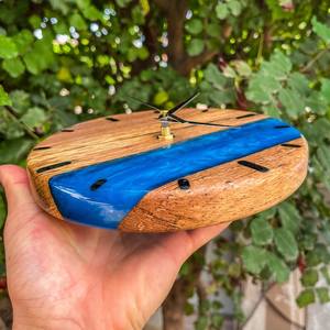 Reloj de Pared de Resina y Madera de Lujo que Combina Encanto Rústico Hecho a Mano con Diseño Contemporáneo para un Uso Funcional y Decorativo - Product Image 4