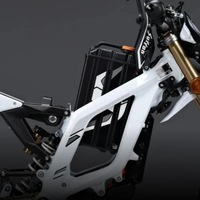 Moto électrique légère Surron Light Bee 2.0 pour sentiers de montagne, 78,54 V 45 Ah, longue autonomie, tout-terrain, pour adultes, capable de faire des wheelies