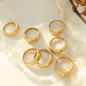 Anillo de acero inoxidable chapado en oro de 18 quilates de lujo, minimalista, vintage, con circonitas estrelladas, para mujer. - Product Image 4