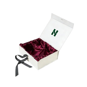 Ensemble de boîtes cadeaux personnalisées avec fermeture magnétique blanche, carton rigide de luxe pour les anniversaires et les occasions spéciales - Product Image 3