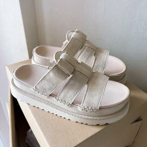 <span class=keywords><strong>Sandales</strong></span> en cuir Uggs version haut de gamme 2026 pour hommes et femmes, chaussures d'été originales pour couples, idéales pour la plage, avec semelles épaisses et résistantes à l'usure - Product Image 6