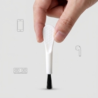 Outil de nettoyage de téléphone blanc et mignon, mini brosse à poils en nylon avec poignée antidérapante pour les trous des écouteurs, gadget multifonctionnel