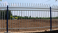 Clôture de jardin écologique en fil d'acier galvanisé pour ferme agricole, avec porte de support au design moderne, pour gagner l'admiration des clients