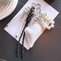 Article Tendance : Charm de Sac en Plastique Cœur Mignon avec Perles, Porte-clés Nœud en Corde Noué à la Main, Pendentif de Sac à Main avec Fermoir Cœur Argenté