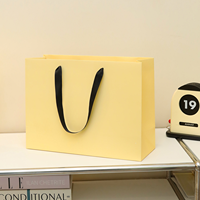 Sacs de shopping en papier recyclé personnalisés avec estampage à chaud or, design pliable, différentes tailles, pour la vente au détail et les cadeaux