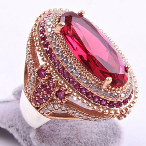 Anello Scintillante di Lusso Stile Corte per Donne, Elegante Gioiello da Dito alla Moda - Product Image 2