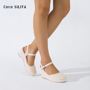 Sandales compensées Coco SILIYA à bout ouvert avec plateforme en paille et fermeture à boucle pour femme - Product Image 2