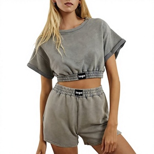 Ensemble 2 pièces pour femme : short et haut court tricoté gris uni à manches courtes, coupe ample et respirante, tenue décontractée d'été au-dessus du genou - Product Image 1