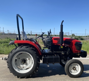 Tracteur agricole rouge 4x4 à transmission par engrenages, roues motrices, niveau de sécurité élevé, machines agricoles - Product Image 6
