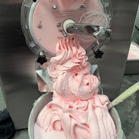 Zelfbedienings-ijsmachine voor softijs, geschikt voor bioscopen en winkelcentra.