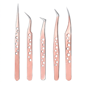 Pinces à cils en acier inoxydable à pointe inclinée pour extensions de cils, design incurvé de précision, poignée antidérapante, Apto Enterprises AE-8005 - Product Image 1