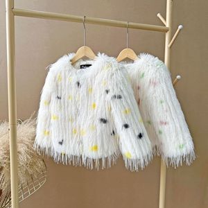 Abrigo de moda al por mayor para bebés, niñas, manga larga, cálido para invierno, estilo macaron, esponjoso, OEM, de franela, tipo gabardina, ropa exterior. - Product Image 1