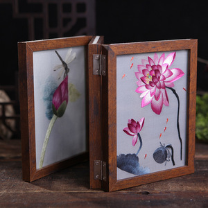 Pantalla Bordada a Mano en Seda, 3 Paneles Plegables, Estilo Chino Tradicional, Decoración con Motivos de Pavo Real, Loto y Libélula - Product Image 3