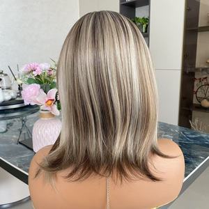 Perruque synthétique courte et dégradée 13x4 avec dentelle, effet naturel, résistante à la chaleur, prix d'usine, pour femmes blanches - Product Image 5