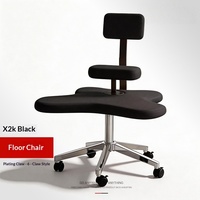 Chaise de sol robuste au design moderne et minimaliste, avec assise rembourrée et roulettes, idéale pour poser les jambes