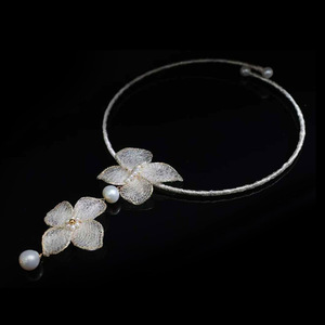 SGARIT Collier en or 14 carats avec perles d'eau douce naturelles pour femme, motif fleurs en dentelle, ne se décolore jamais, hypoallergénique. Durable, comme l'or pur - Product Image 2