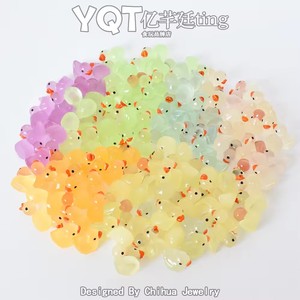 Figurines miniatures lumineuses de canards en résine multicolore les plus populaires pour le bricolage Fée Jardin Paysage Maison de poupée Slime Charms - Product Image 2