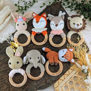 Jouets hochets pour bébé au crochet en coton naturel, hochets animaux au crochet pour bébé avec <span class=keywords><strong>anneau</strong></span> de <span class=keywords><strong>dentition</strong></span> en bois - Product Image 1