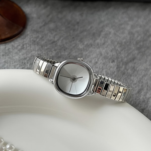 Montre rétro à bracelet élastique pour femme, style décontracté, bracelet en acier élastique, montre carrée extrêmement simple, vente en gros - Product Image 4