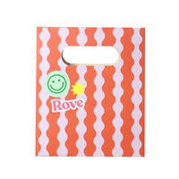Emballage en papier de luxe avec logo personnalisé double face impression sac à provisions cadeau sac en papier avec poignée découpée pour vêtement cosmétique