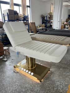 Table de massage esthétique de luxe dorée, lit pour extensions de cils, mobilier de salon moderne, 3 moteurs électriques, couleur personnalisée, lit de beauté pour soins du visage et spa - Product Image 3