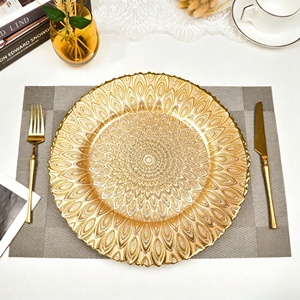Platos Base de Cristal Rojo Borgoña de 13 Pulgadas con Diseño de Pavo Real en Relieve para Banquetes de Boda y Decoración de Mesa Navideña - Product Image 5