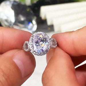 Anello con Pietra Scintillante Ovale per Donne, Anello con Effetto Pavé, Gioiello di Moda per Uso Quotidiano e Feste - Product Image 3