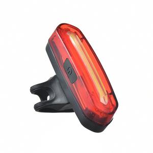 Feu arrière de vélo à LED rouge, rechargeable par USB, 4 modes, étanche IPX4, support en plastique pour la conduite nocturne - Product Image 1