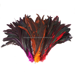 Vente en gros de bricolage de vêtements accessoires de décoration 35-40cm <span class=keywords><strong>plumes</strong></span> de queue de coq blanchies <span class=keywords><strong>avec</strong></span> motif teint en couleur - Product Image 3