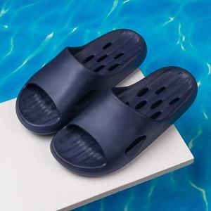Nuovo arrivo pantofole da doccia estive Unisex con suola EVA sandali da <span class=keywords><strong>piscina</strong></span> <span class=keywords><strong>antiscivolo</strong></span> ad asciugatura rapida per il massaggio con fori di scarico - Product Image 3