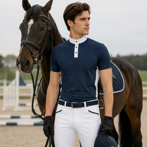 Ensemble de vêtements d'équitation pour homme, chemise bleu marine à manches courtes en polyester tissé, col blanc et pantalon blanc - Product Image 1