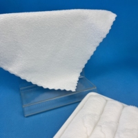 Serviette d'aviation jetable chaude et froide en microfibre blanche roulée dans le plateau