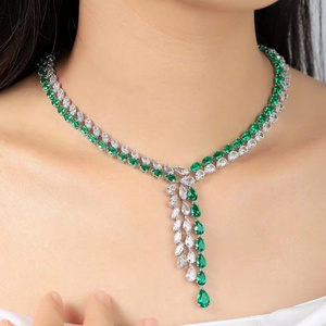 สร้อยคอพลอยแซฟไฟร์สีเขียวทรงลูกแพร์ 14K  แบบสังเคราะห์ ได้รับการรับรองจาก IGI ขายส่งเครื่องประดับสร้อยคอพลอยสร้างในห้องปฏิบัติการ - Product Image 1