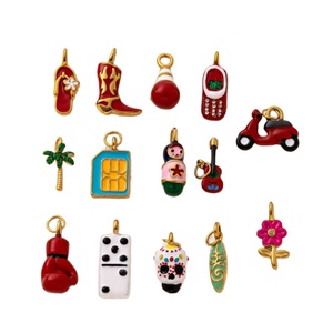 Nouveautés transfrontalières de style euro-américain en forme de <span class=keywords><strong>banane</strong></span>, pendentifs DIY et boucles de chaussures en acier inoxydable 18k pour usage quotidien - Product Image 2