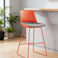Le cadre de chaise ergonomique moderne pour l'administration est fabriqué avec des tiges solides et robustes.