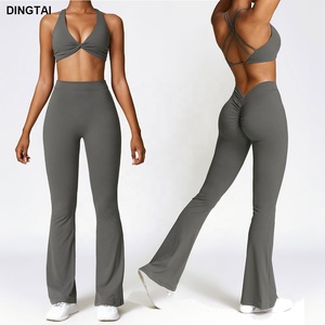 Vente en gros de vêtements de yoga avec logo personnalisé pour femmes, ensemble de vêtements de sport, soutien-gorge, pantalon évasé - Product Image 4