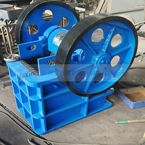 Concasseur à mâchoires Max 15t/h pour usage minier, couleur bleue, moteur AC, faible coût d'entretien - Product Image 2