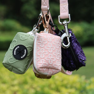 Conjunto de arnés de cuello ajustable acolchado suave con correa de pecho para mascotas de tela bordada de diseñador Premium - Product Image 4