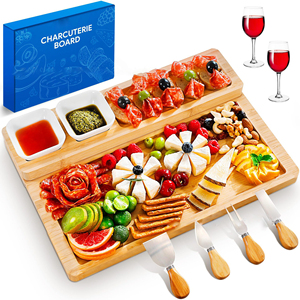 Ensemble de planches à fromage en bambou écologiques, nouveau, en gros, plateau à charcuterie, plateau <span class=keywords><strong>pour</strong></span> cadeaux de mariage ou de pendaison de crémaillère - Product Image 1